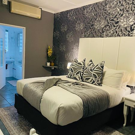 Pari Guest House Мидделбург Экстерьер фото