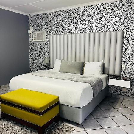 Pari Guest House Мидделбург Экстерьер фото