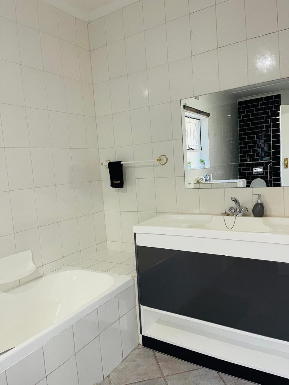 Pari Guest House Мидделбург Экстерьер фото