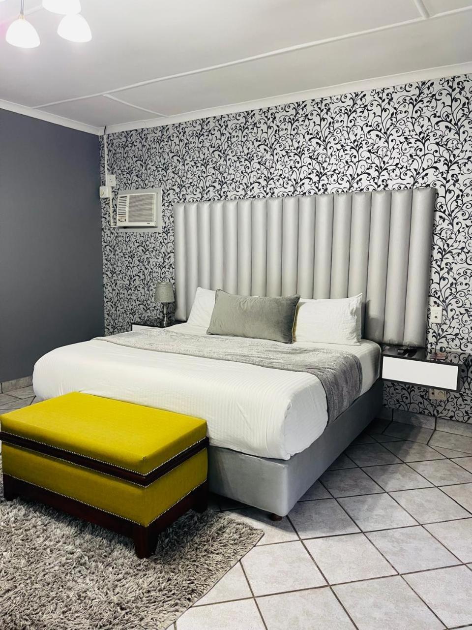Pari Guest House Мидделбург Экстерьер фото